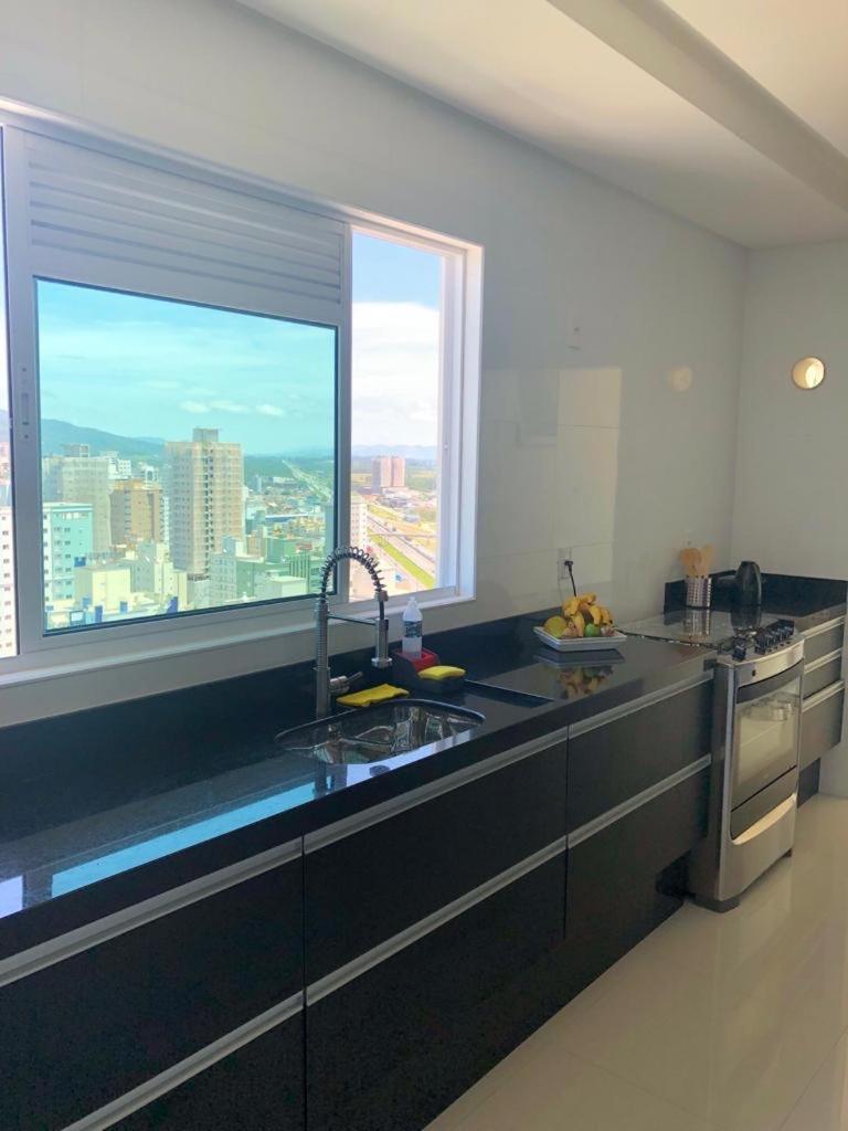 Cobertura Com Belissima Vista Para O Mar E Jacuzzi Итапема Екстериор снимка